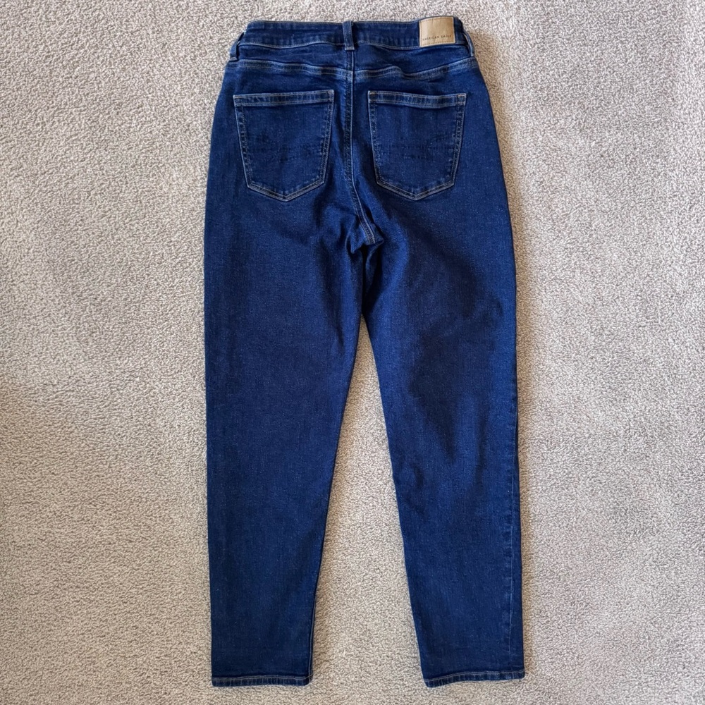 AMERICAN EAGLE • Women’s Dark Wash Stretch “Mom Jean” Size- 6 - Picture 4 of 5